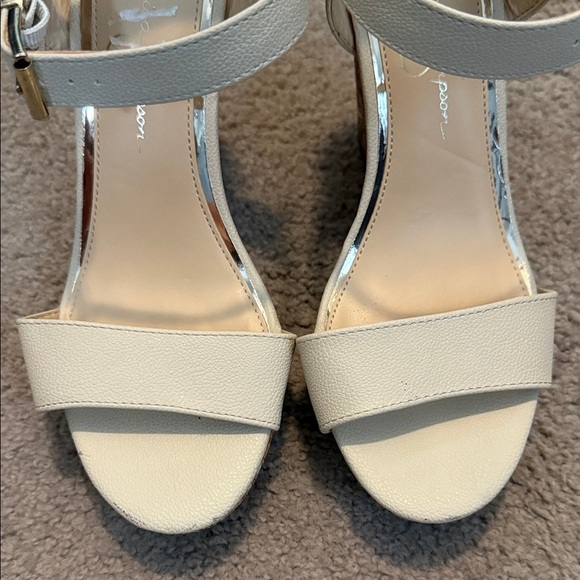 Jessica Simpson Beige Women's Sandals - Picture 10 of 11
